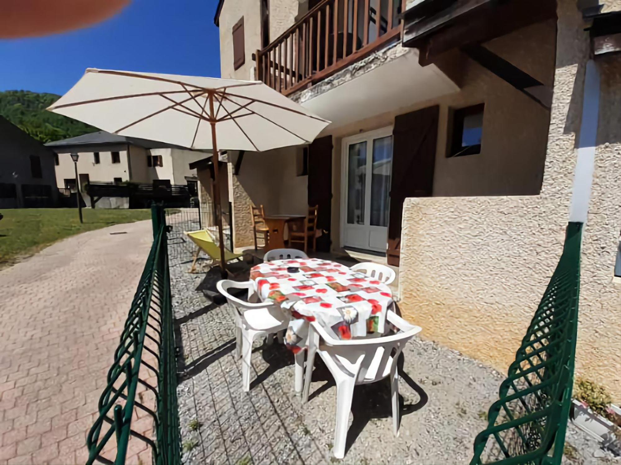 Escapade Montagne En Famille, Appartement Cosy Avec Piscine Couverte Bielle المظهر الخارجي الصورة